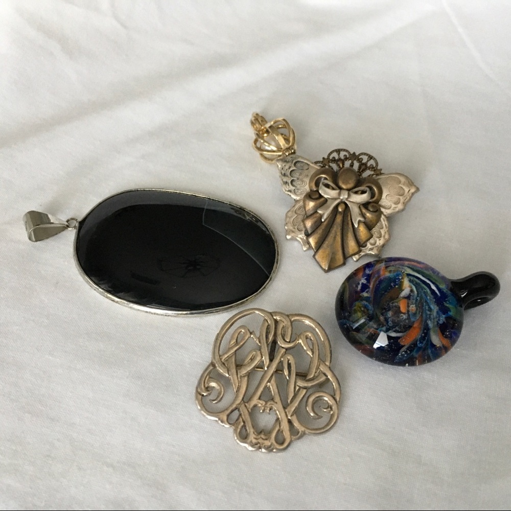 4 Pendant/Pins